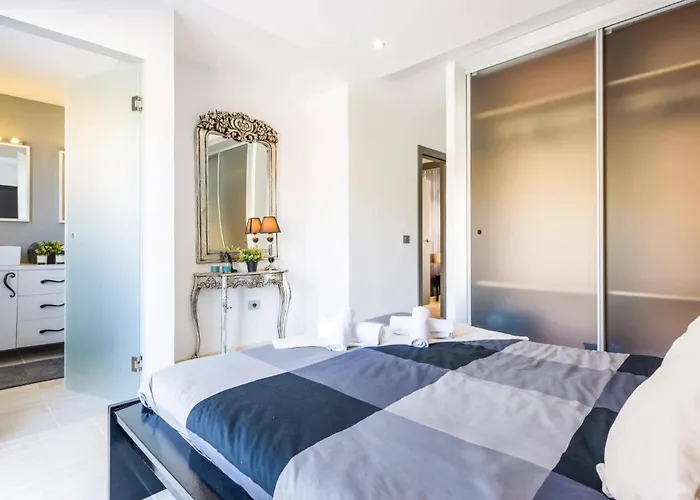 Del Conde By * 아데제