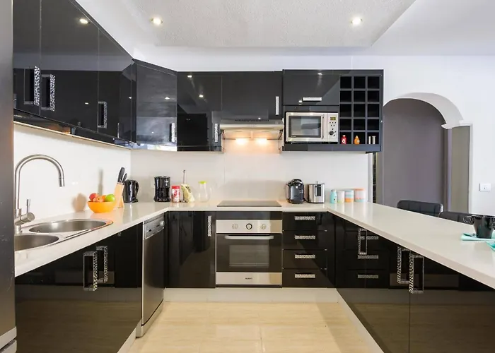 Del Conde By Вілла *