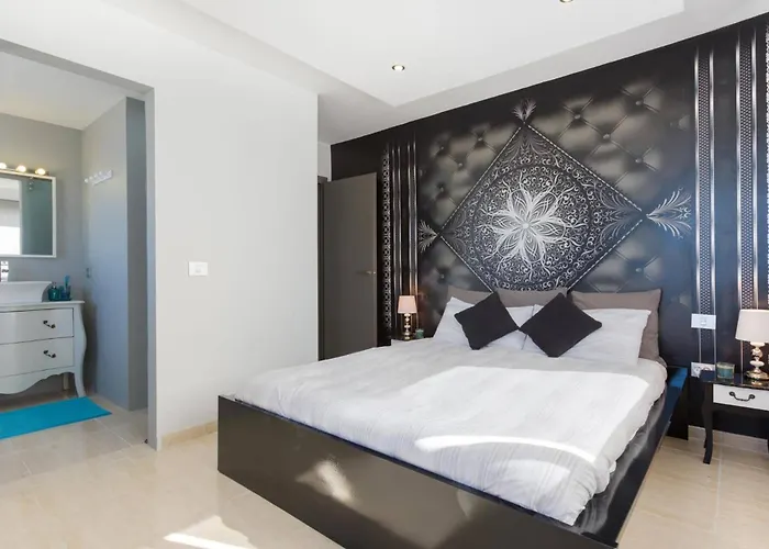 Del Conde By Адехе