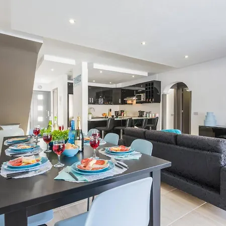 Del Conde By Вилла